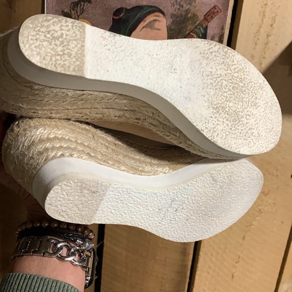 Kanna Platform Wedges - Picture 8 of 9